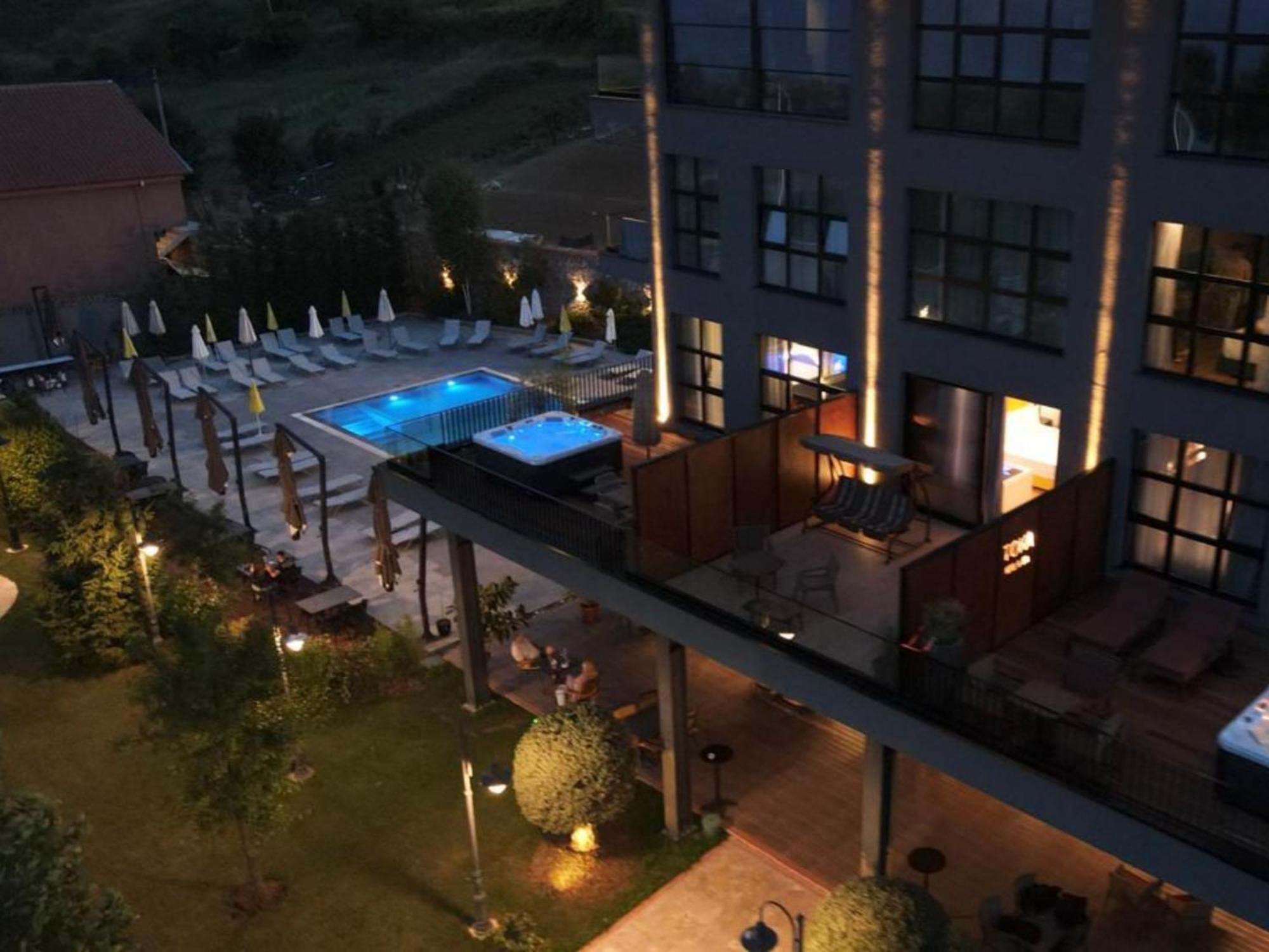 Toka Hotel Restaurant Udenisht Exterior foto